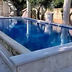 Luce Mit Pool * Makarska