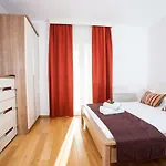 Appartamento Luce Mit Pool Makarska