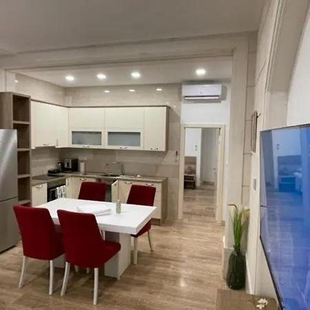 Luce Mit Pool ماكارسكا