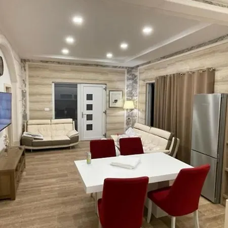 Luce Mit Pool Appartement *