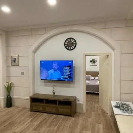 Luce Mit Pool * ماكارسكا