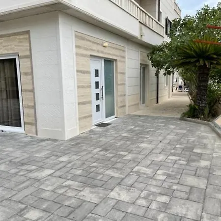 Appartement Luce Mit Pool Makarska