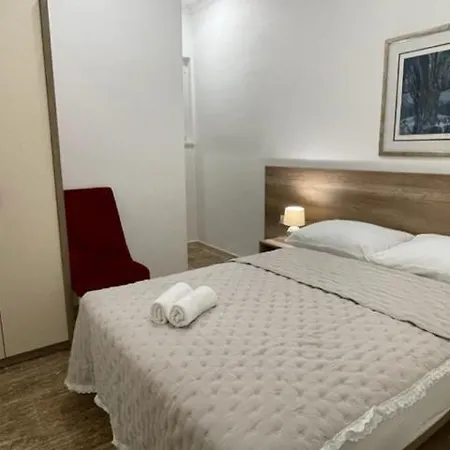 Luce Mit Pool Appartement Makarska