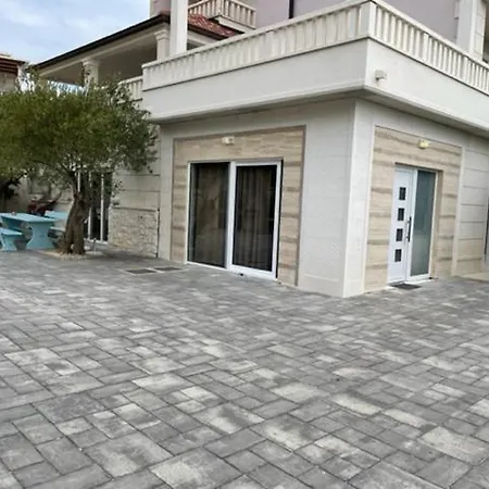 Luce Mit Pool Makarska