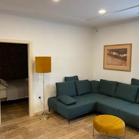 Luce Mit Pool Appartement Makarska