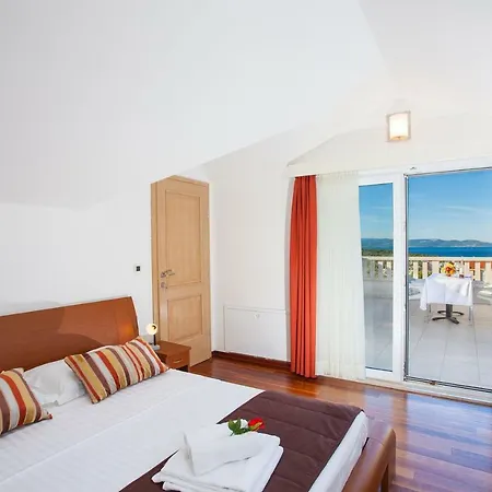 Appartement Luce Mit Pool Makarska