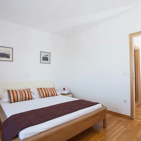 Luce Mit Pool Appartement