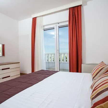 Appartement Luce Mit Pool