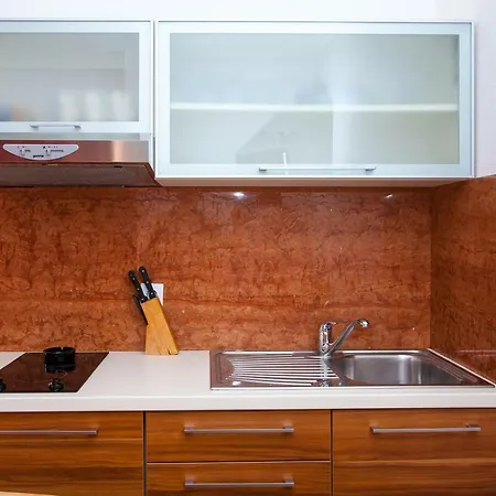 Appartement Luce Mit Pool Makarska