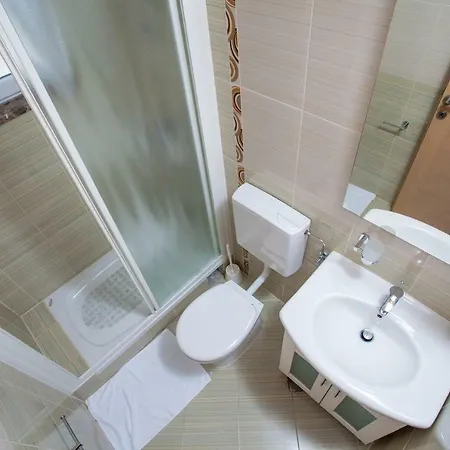 Appartement Luce Mit Pool