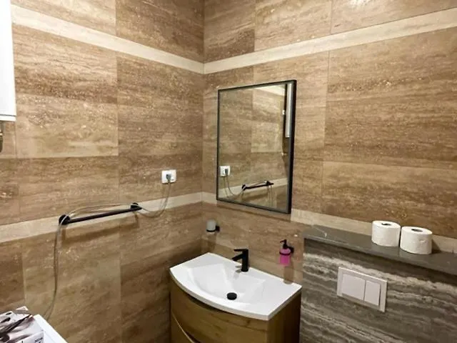 Luce Mit Pool Appartement *