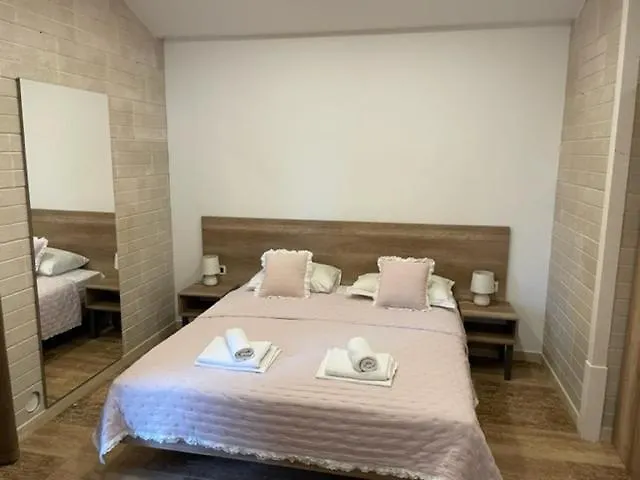 Luce Mit Pool Appartement