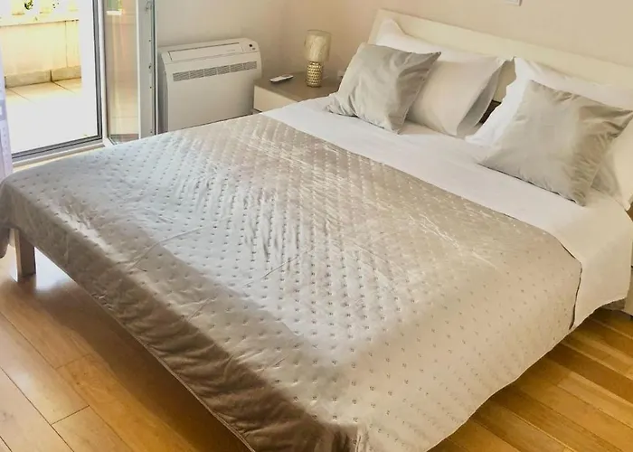 Luce Mit Pool Apartamento Makarska