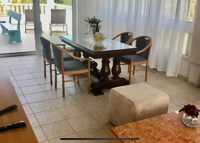 Appartement Luce Mit Pool