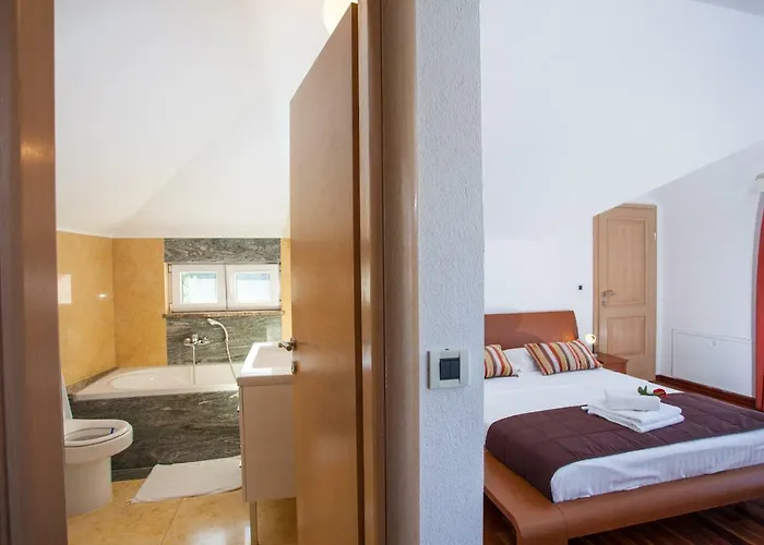 Luce Mit Pool * Makarska