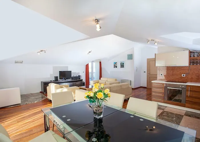 Luce Mit Pool Appartement Makarska