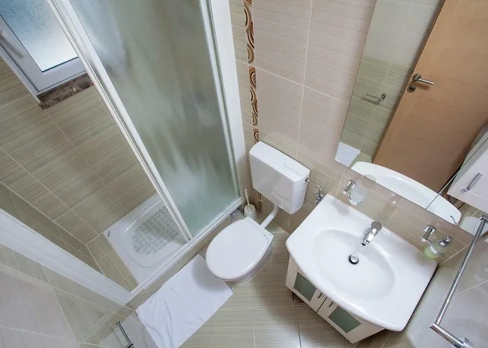 Appartement Luce Mit Pool