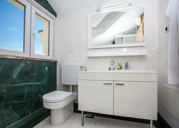 Appartement Luce Mit Pool