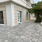 Appartement Luce Mit Pool Makarska