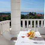 Luce Mit Pool Makarska