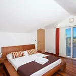 Appartement Luce Mit Pool Makarska