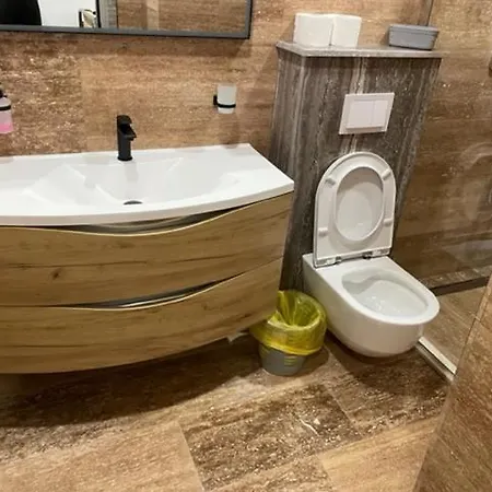 Luce Mit Pool 아파트 *