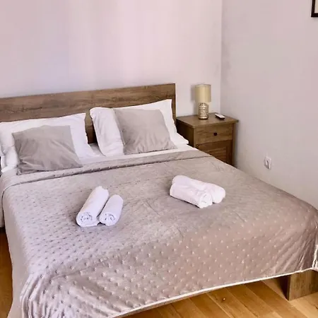 Luce Mit Pool 아파트