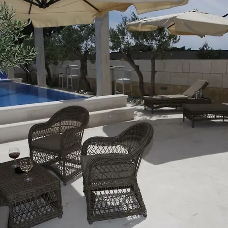 아파트 Luce Mit Pool *