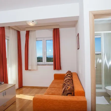 아파트 Luce Mit Pool *