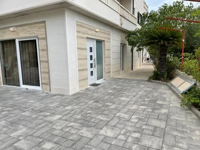 Appartement Luce Mit Pool Makarska