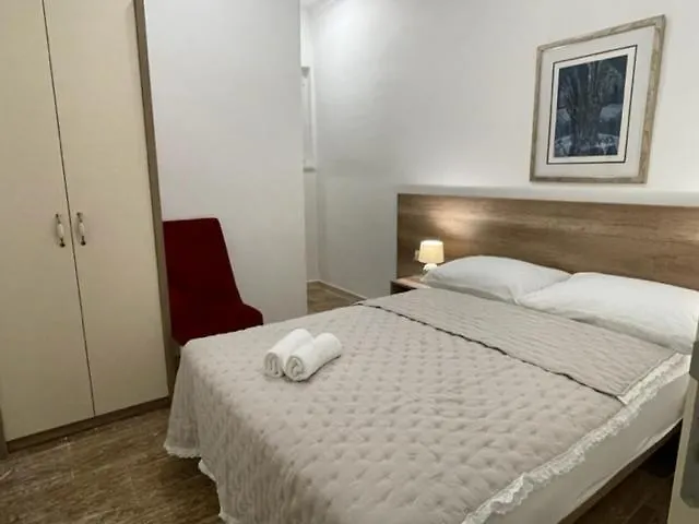 Luce Mit Pool Appartement Makarska