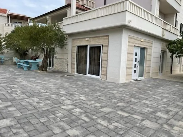 Luce Mit Pool Makarska