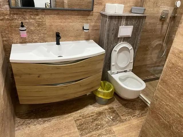 Luce Mit Pool Appartement *