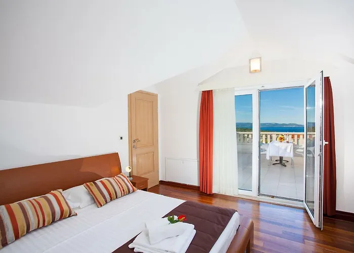 Appartement Luce Mit Pool Makarska