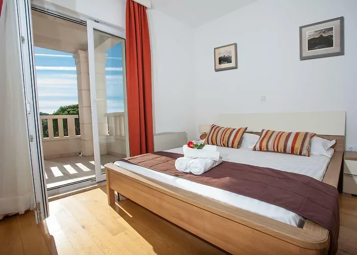 Luce Mit Pool * Makarska