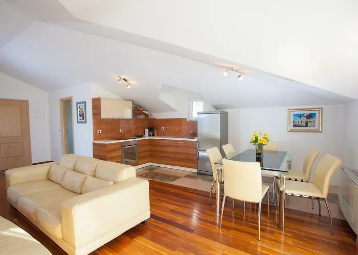 Luce Mit Pool Makarska